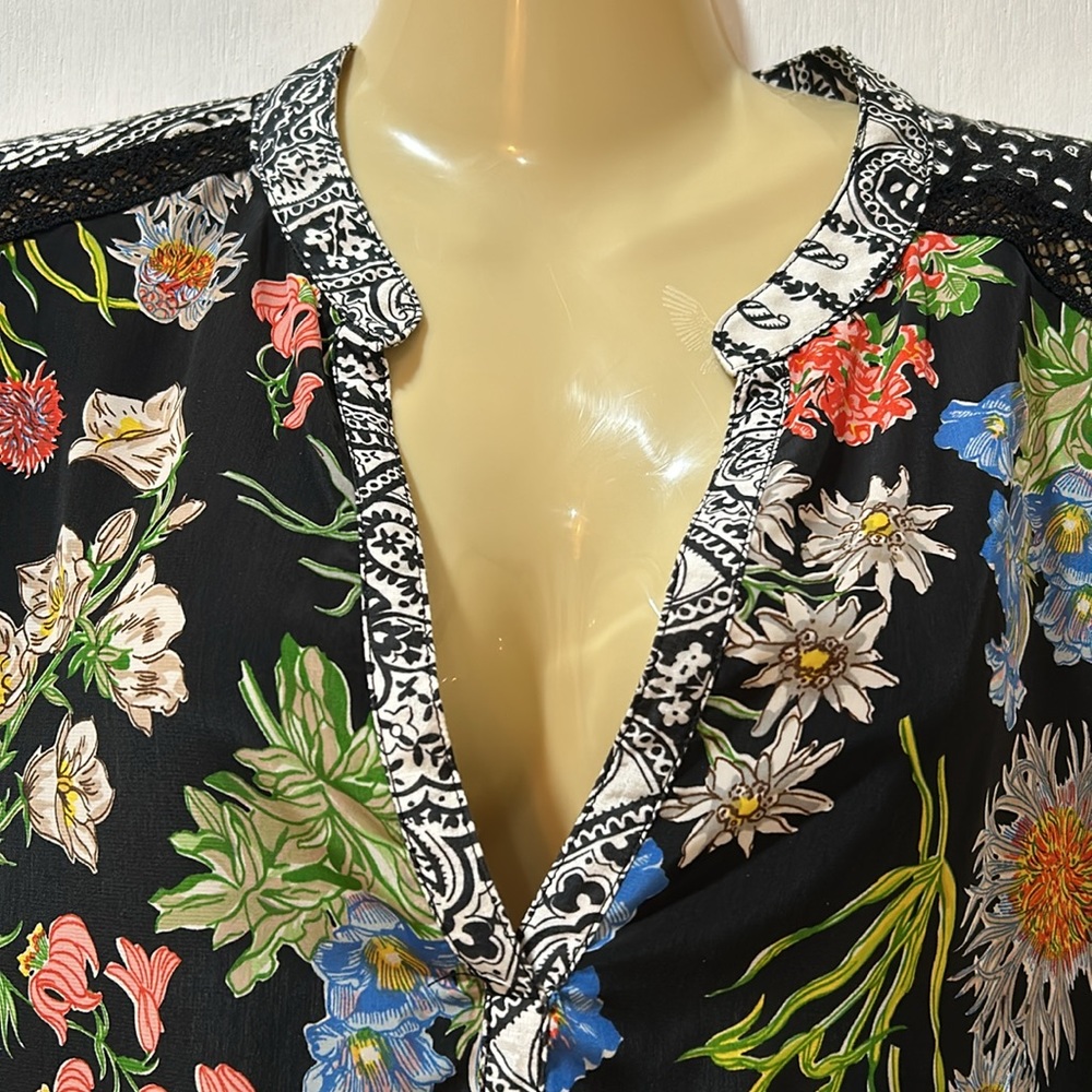 TINY ANTHROPOLOGIE BLOUSE WOMEN SIZE M BLACK MULTICOLOR FLORAL ELBOW SLEEVES - Picture 3 of 14